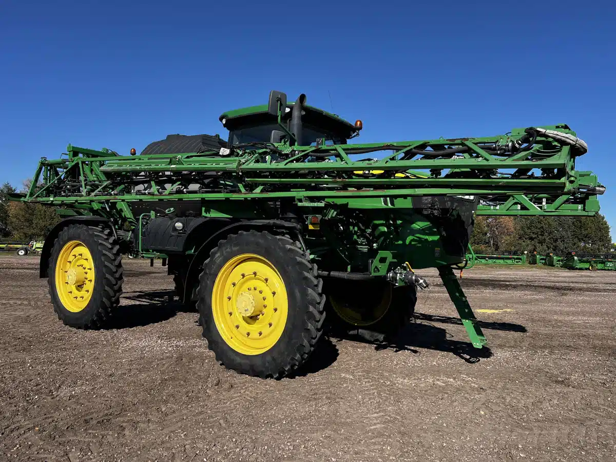 Gallery image 1 for 2017 John Deere R4045 Sprayer - Self Propelled