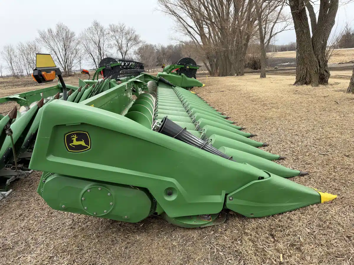 Gallery image 2 for 2021 John Deere C18R Header - Row Crop