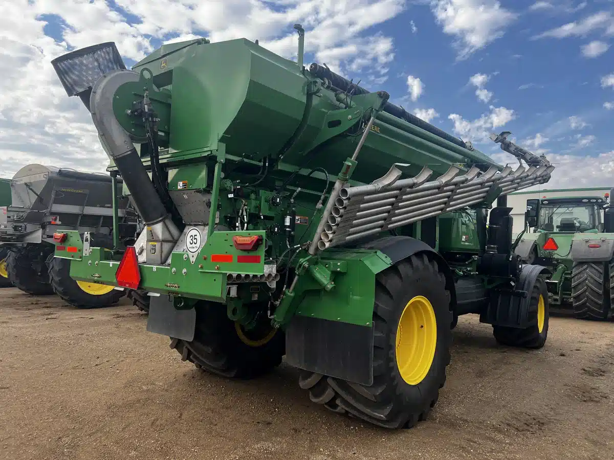 Gallery image 2 for 2024 John Deere 800R Anhydrous Applicator