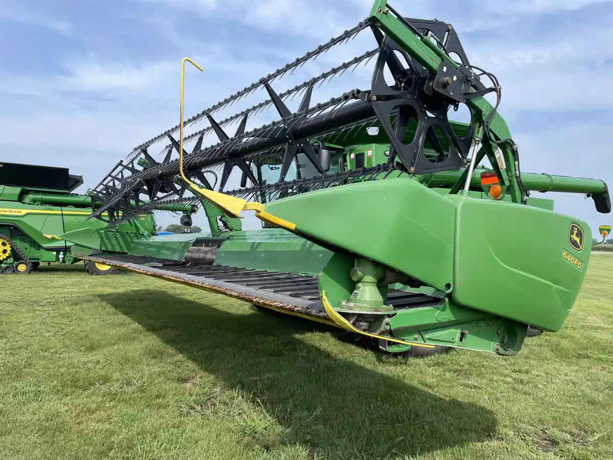 Gallery image 1 for 2013 John Deere 640FD Header - Draper