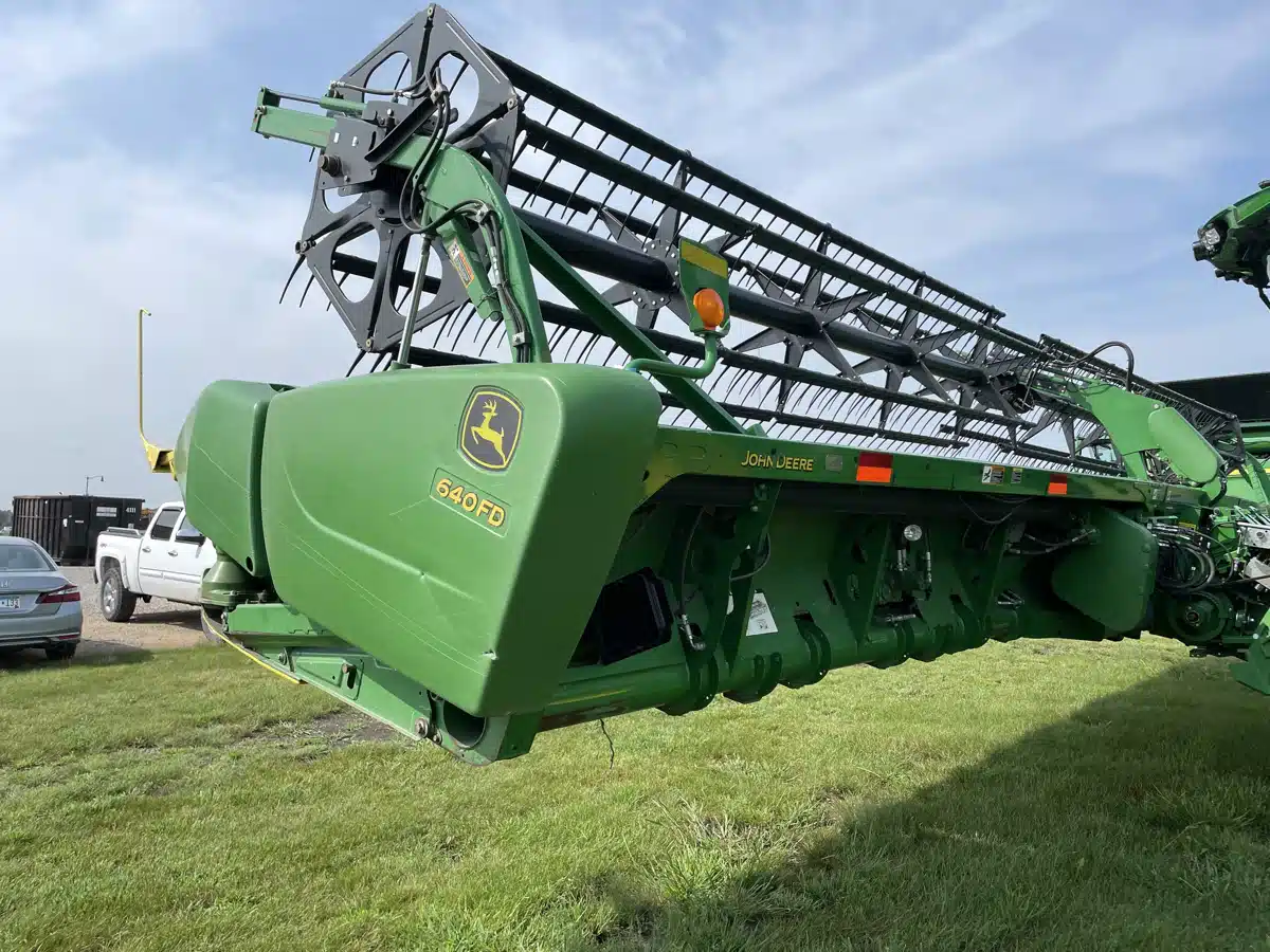 Gallery image 2 for 2013 John Deere 640FD Header - Draper
