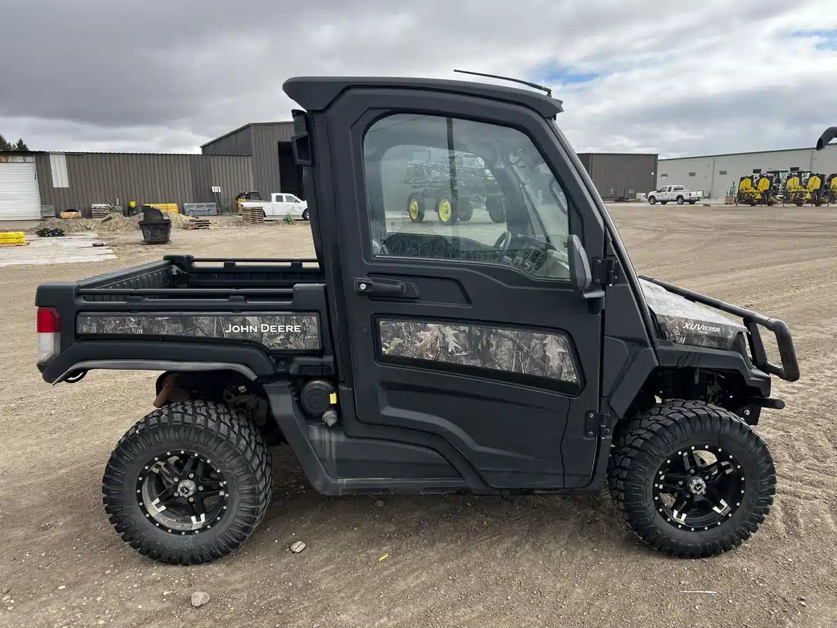 Gallery image 2 for 2023 John Deere XUV 835R Utility Vehicle
