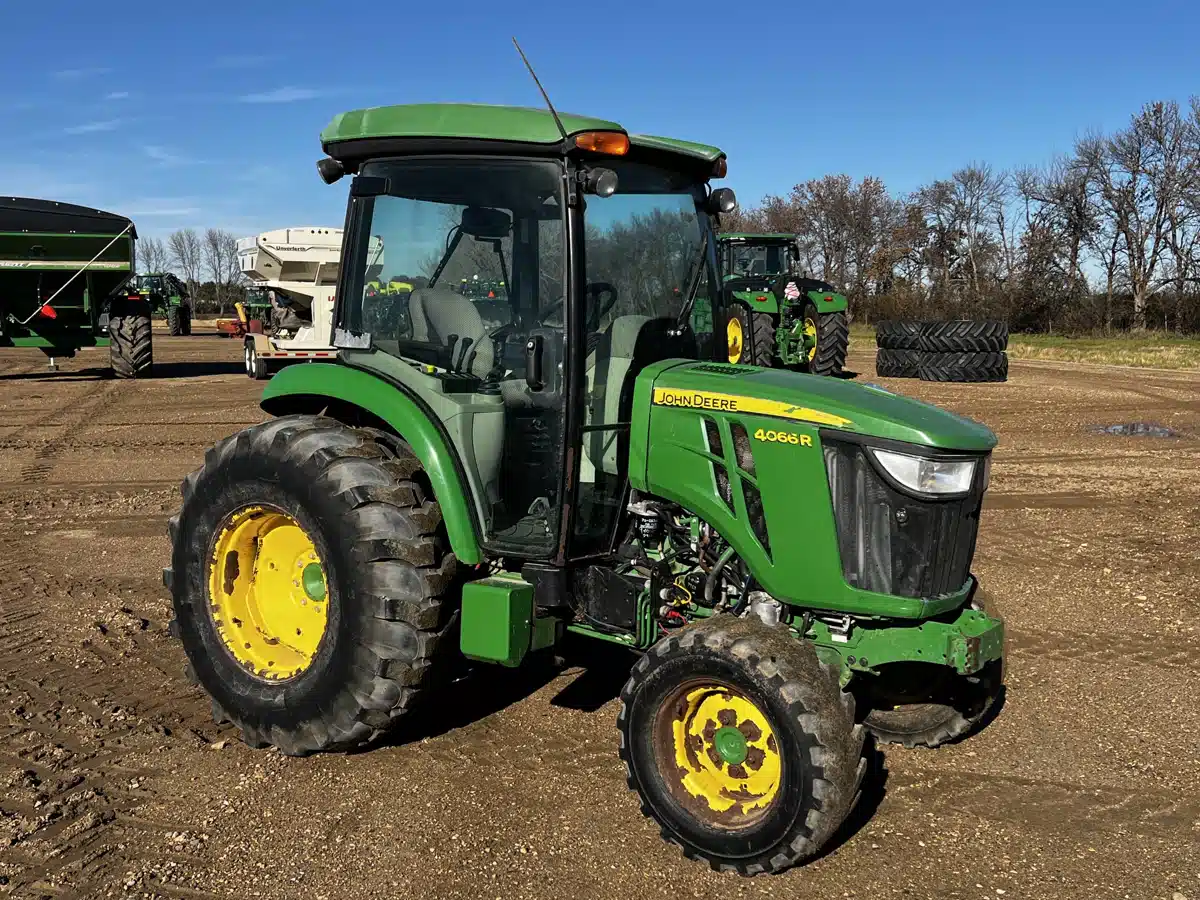 Gallery image 1 for 2019 John Deere 4066R Tractor