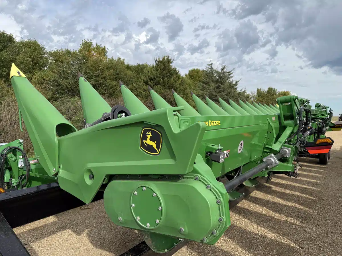 Gallery image 1 for 2024 John Deere C16F Header - Row Crop