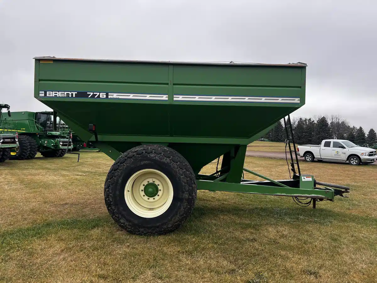 Gallery image 2 for 2001 Brent 776 Grain Cart