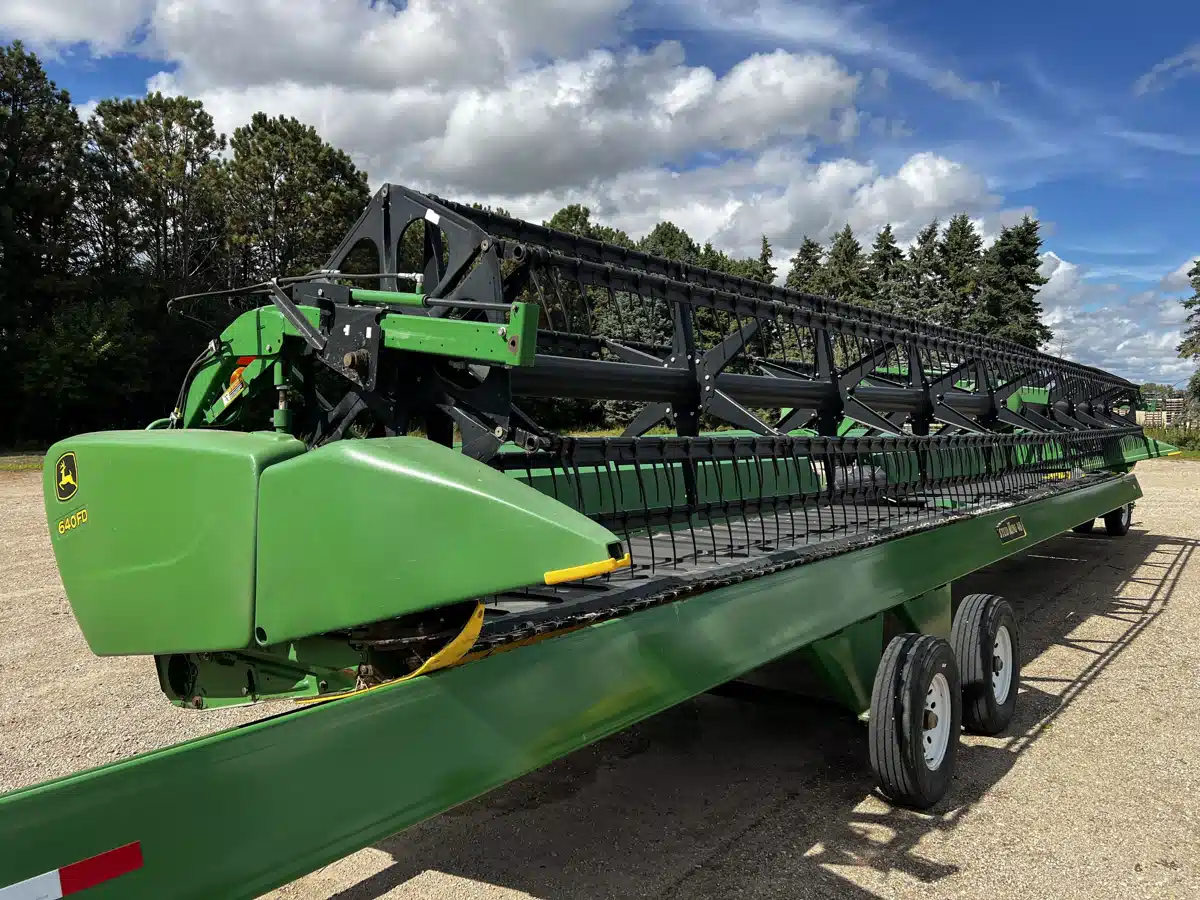 Gallery image 1 for 2013 John Deere 640FD Header - Draper