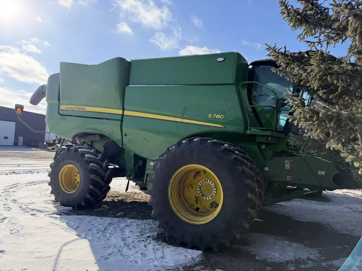 Gallery image 1 for 2024 John Deere S780 Combine