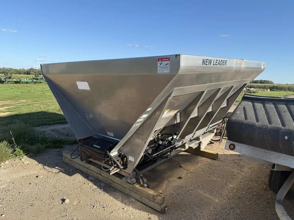 Gallery image 1 for New Leader NL300 G4 Spreader - Broadcast