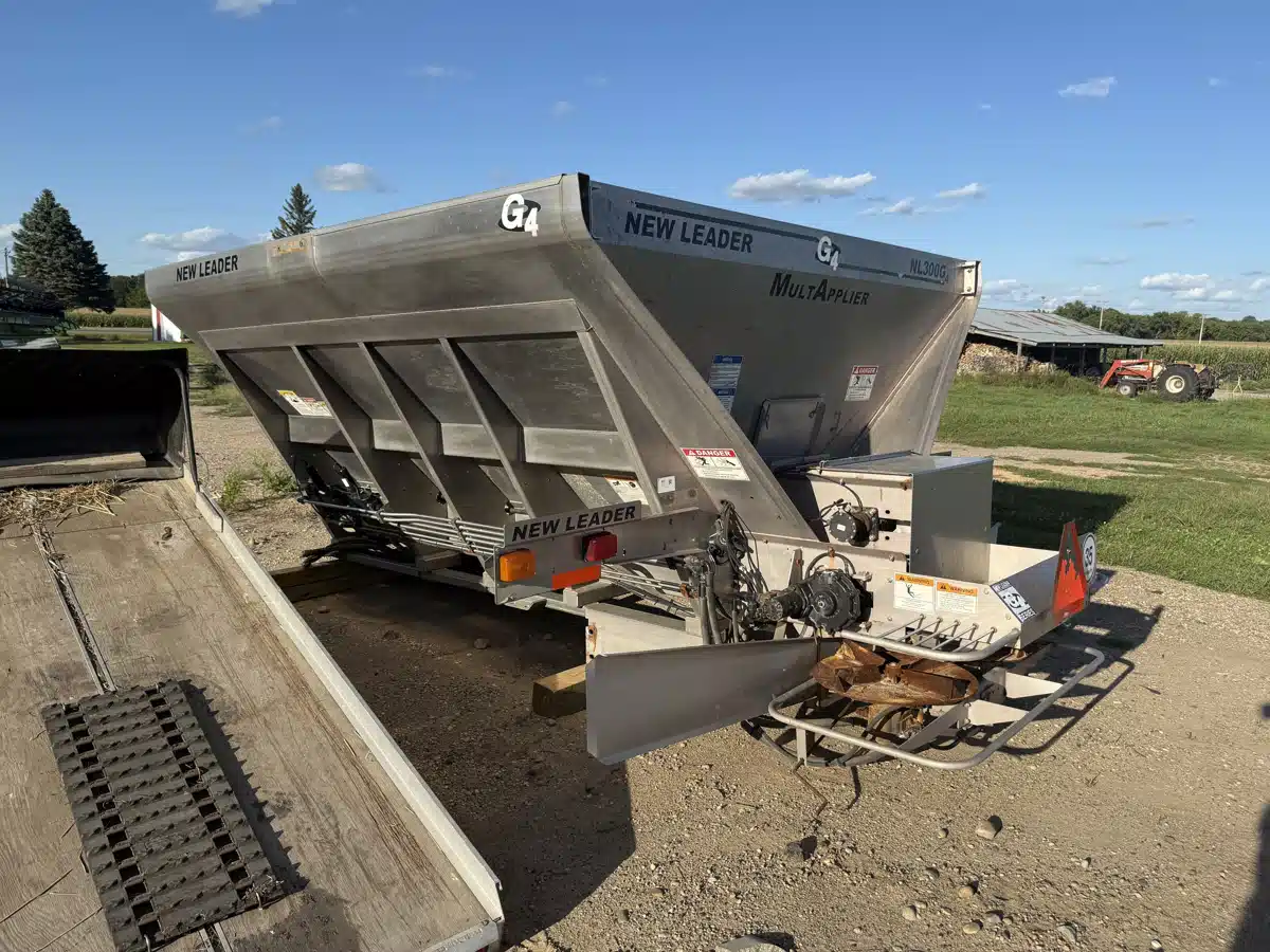 Gallery image 2 for New Leader NL300 G4 Spreader - Broadcast