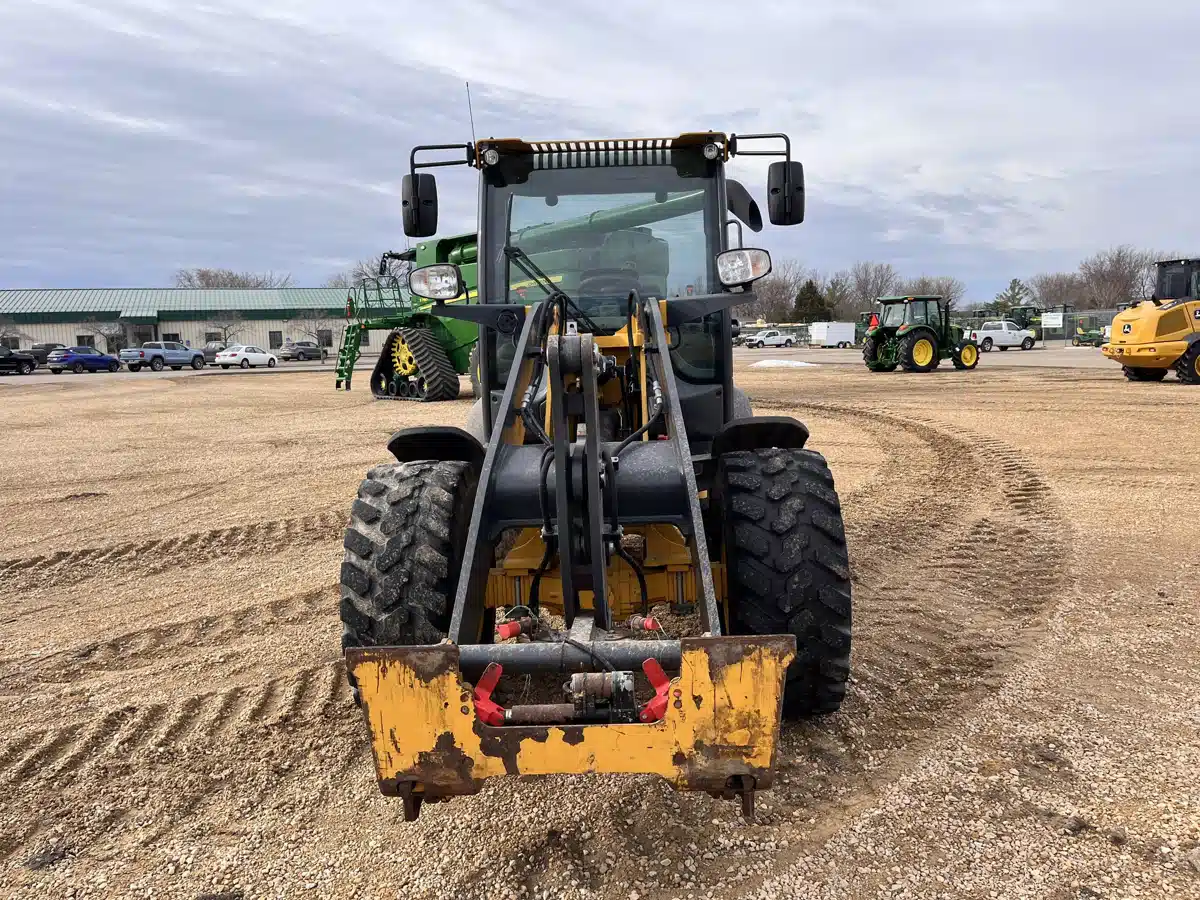 Gallery image 2 for 2021 John Deere 204L Wheel Loader
