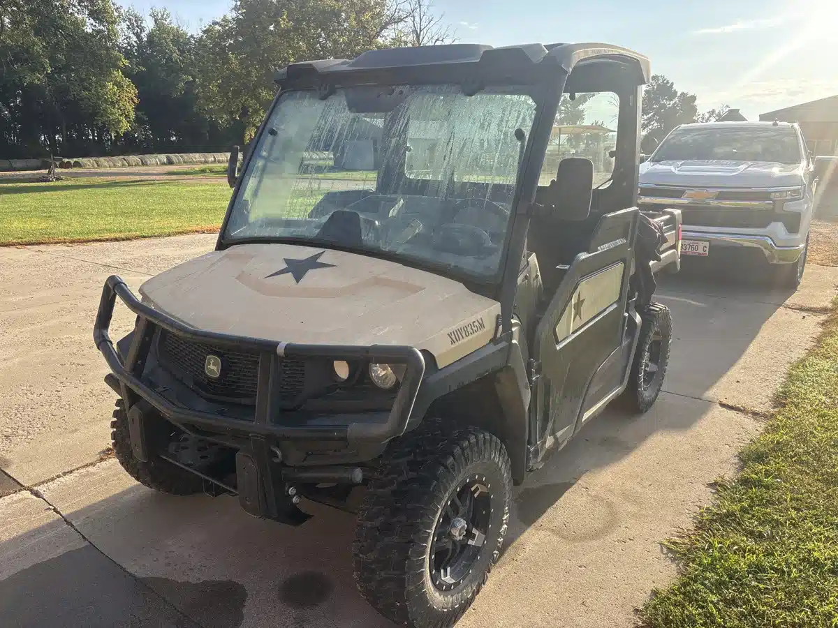 Gallery image 1 for 2022 John Deere XUV 835M Utility Vehicle