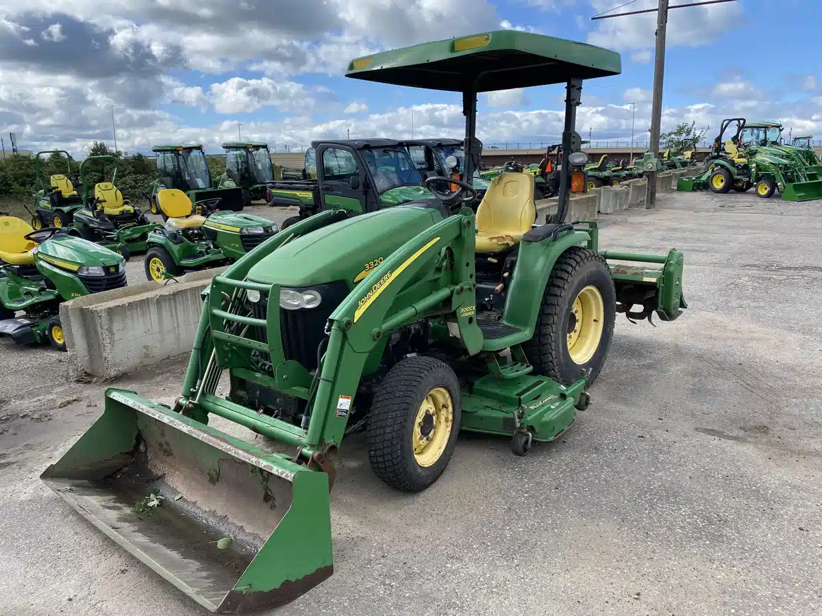 Gallery image 1 for 2005 John Deere 3320 Tractor