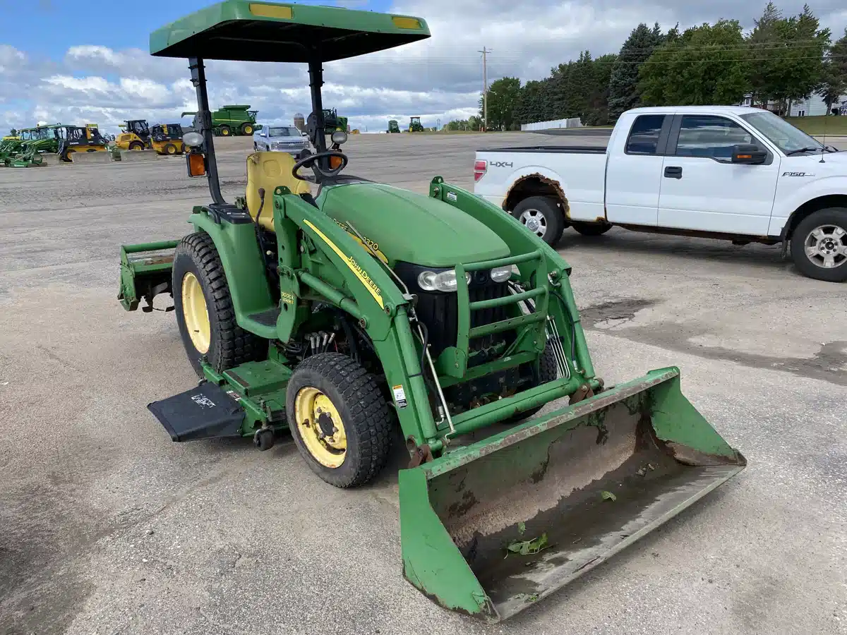 Gallery image 2 for 2005 John Deere 3320 Tractor