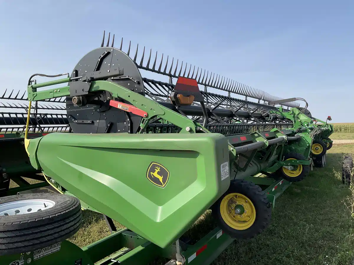 Gallery image 1 for 2024 John Deere HD50R Header - Draper