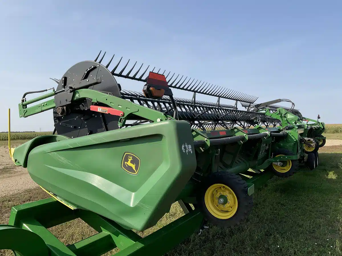 Gallery image 2 for 2023 John Deere HD50R Header - Draper