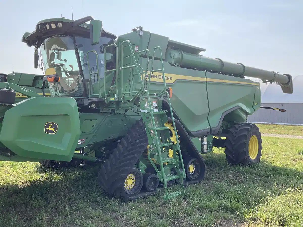 Gallery image 2 for 2023 John Deere X9 1100 Combine