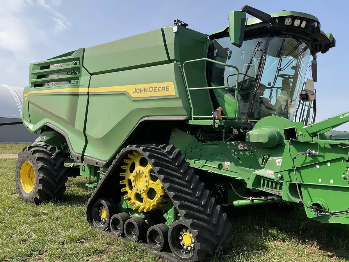 Gallery image 1 for 2023 John Deere X9 1100 Combine