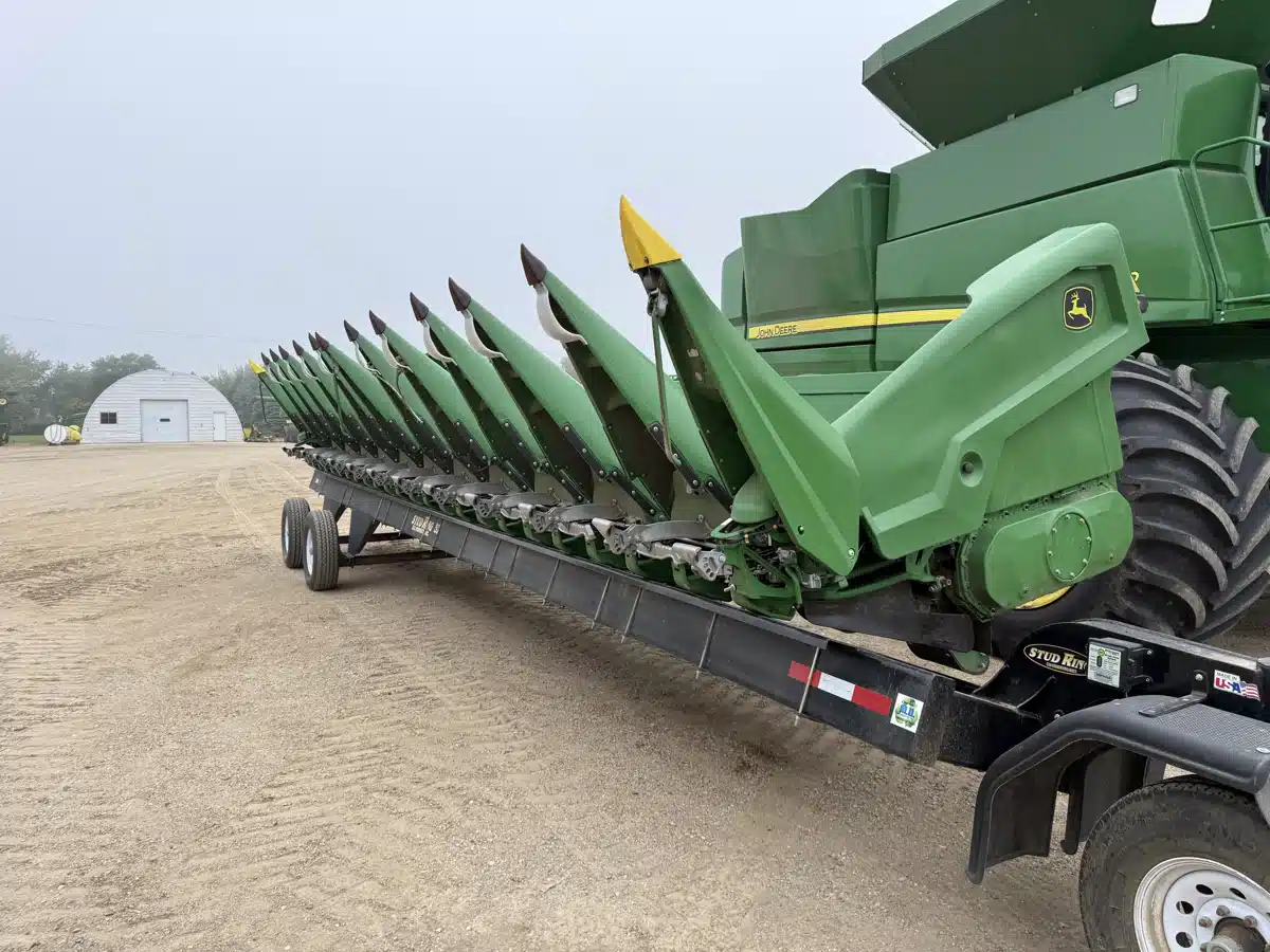 Gallery image 1 for 2024 John Deere C12R Header - Row Crop