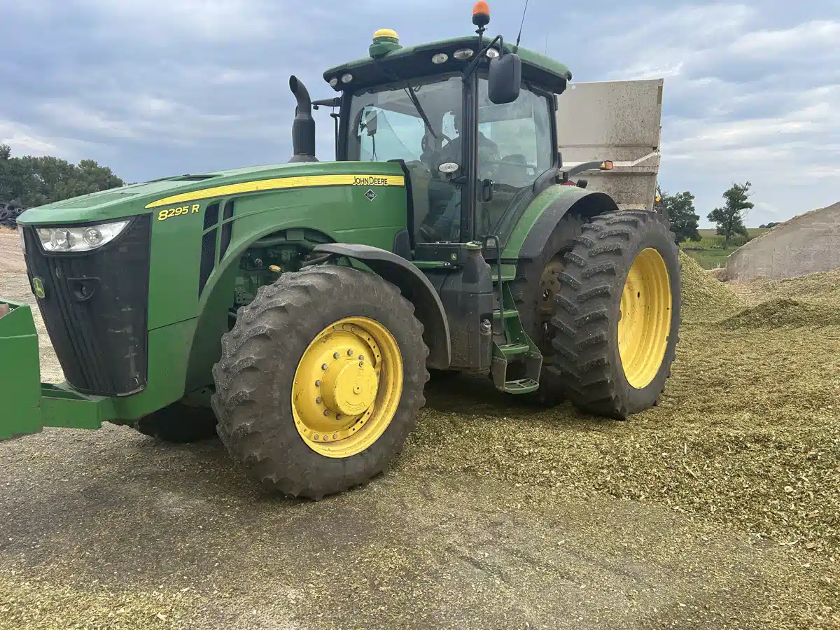 Gallery image 1 for 2017 John Deere 8295R Tractor