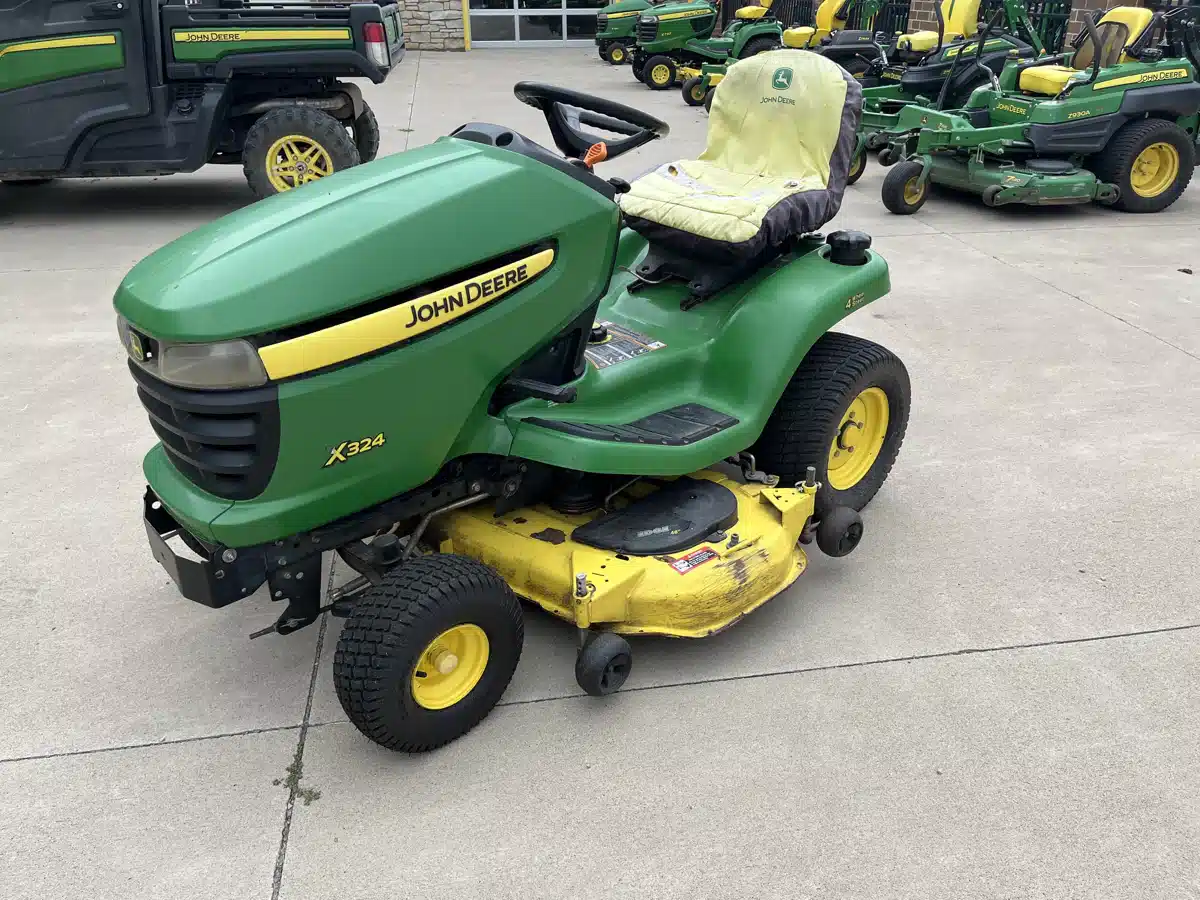 Gallery image 1 for 2008 John Deere X324 Lawn Tractor