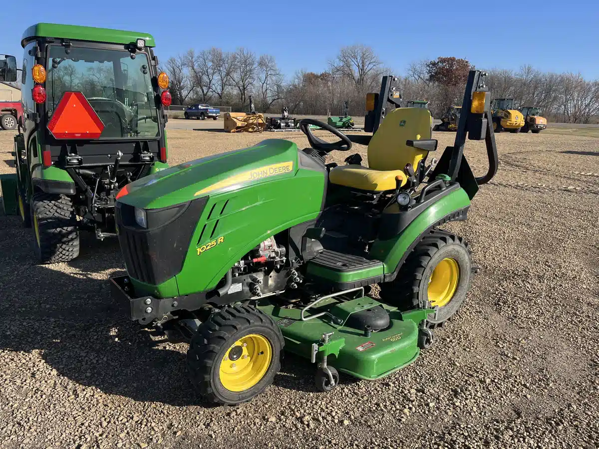 Gallery image 1 for 2022 John Deere 1025R Tractor