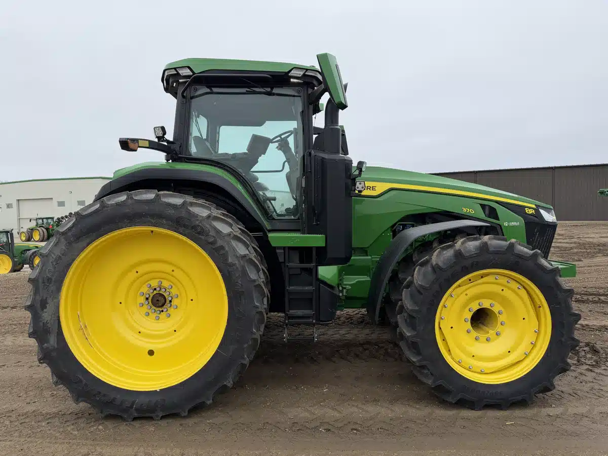 Gallery image 2 for 2023 John Deere 8R 370 Tractor