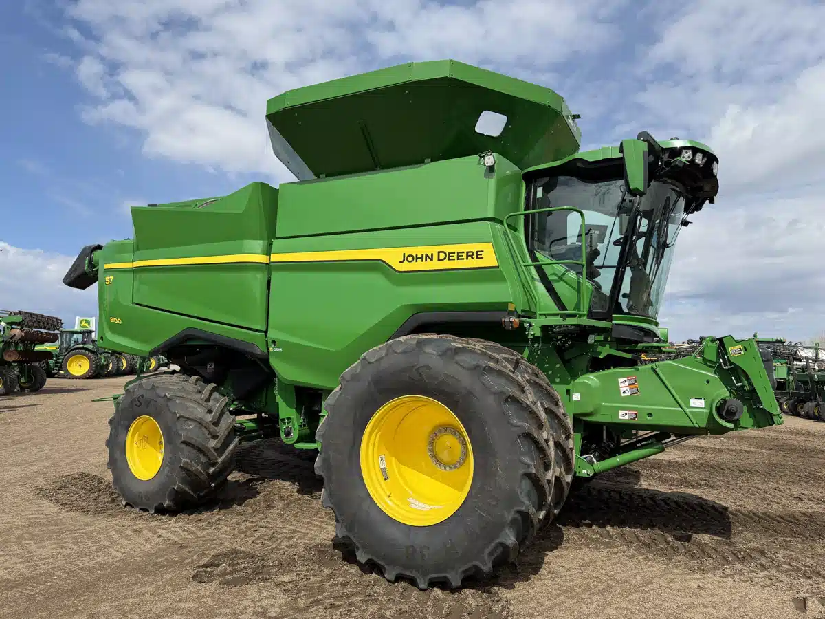 Gallery image 1 for 2025 John Deere S7 800 Combine