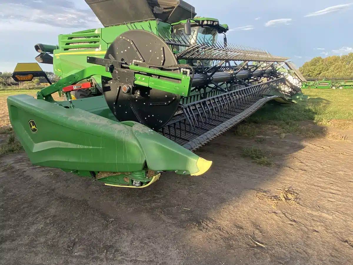 Gallery image 1 for 2024 John Deere HD50F Header - Flex