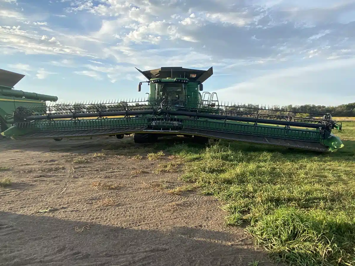 Gallery image 2 for 2024 John Deere HD50F Header - Flex