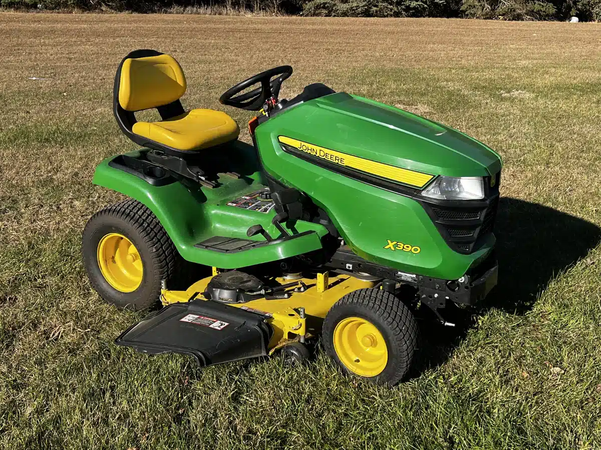 Gallery image 1 for 2016 John Deere X390 Lawn Tractor