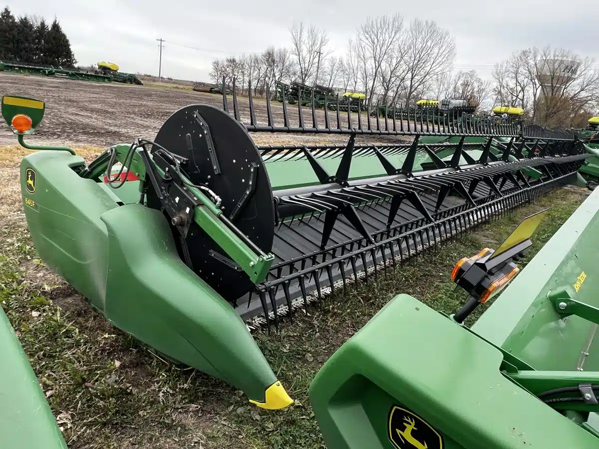 Gallery image 1 for 2018 John Deere 645FD Header - Draper