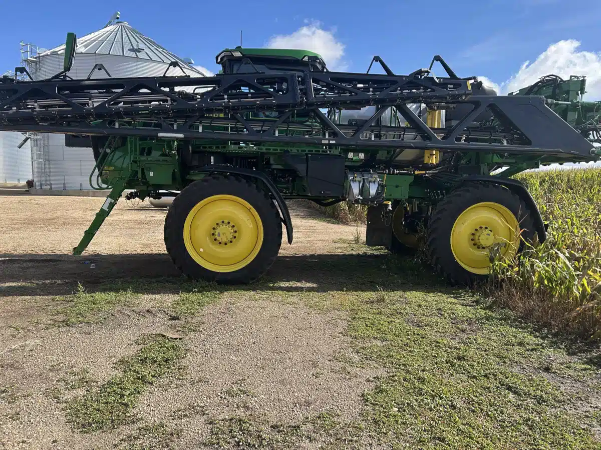 Gallery image 2 for 2024 John Deere 412R Sprayer - Self Propelled