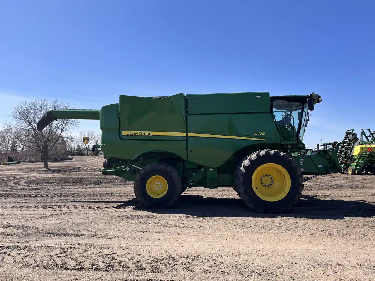 Photo de la Galerie 2 pour 2024 John Deere S770 Batteuse