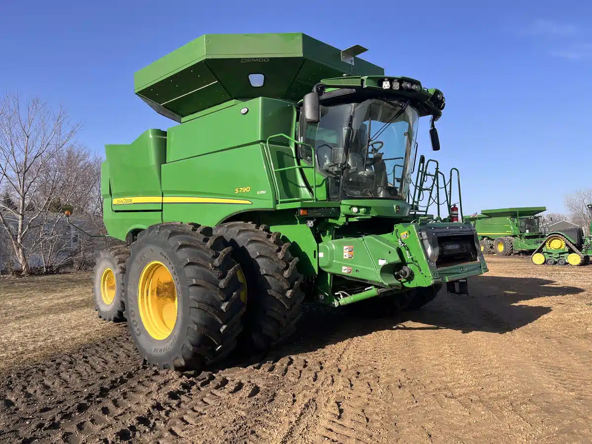Photo de la Galerie 1 pour 2023 John Deere S790 Batteuse