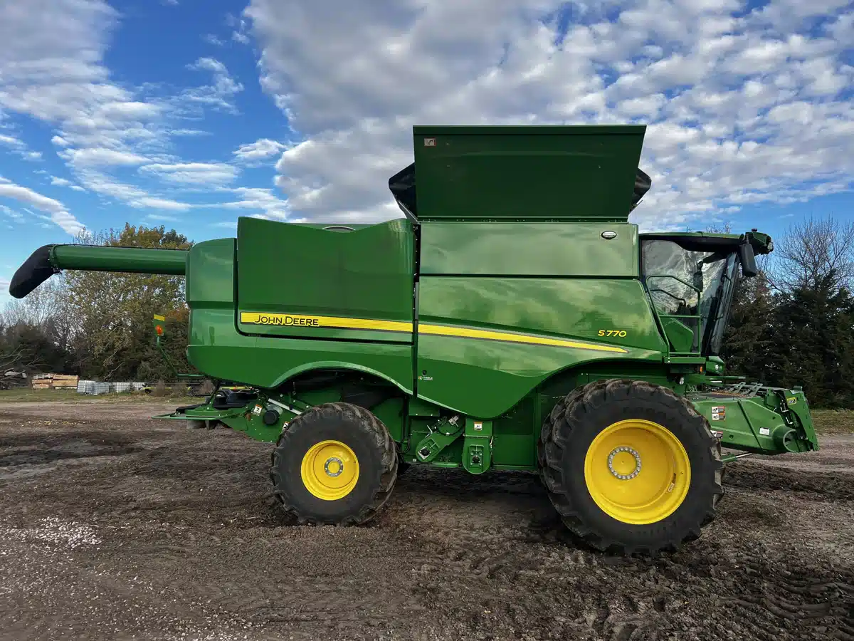 Gallery image 2 for 2024 John Deere S770 Combine
