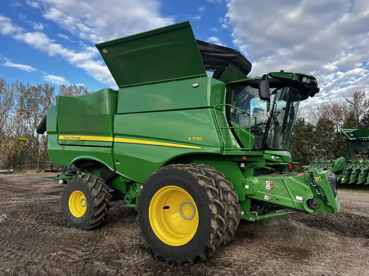 Gallery image 1 for 2024 John Deere S770 Combine