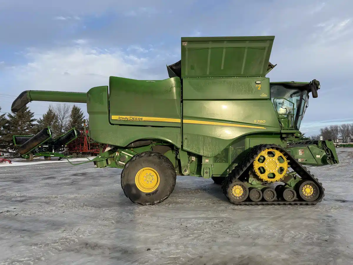 Gallery image 2 for 2023 John Deere S780 Combine