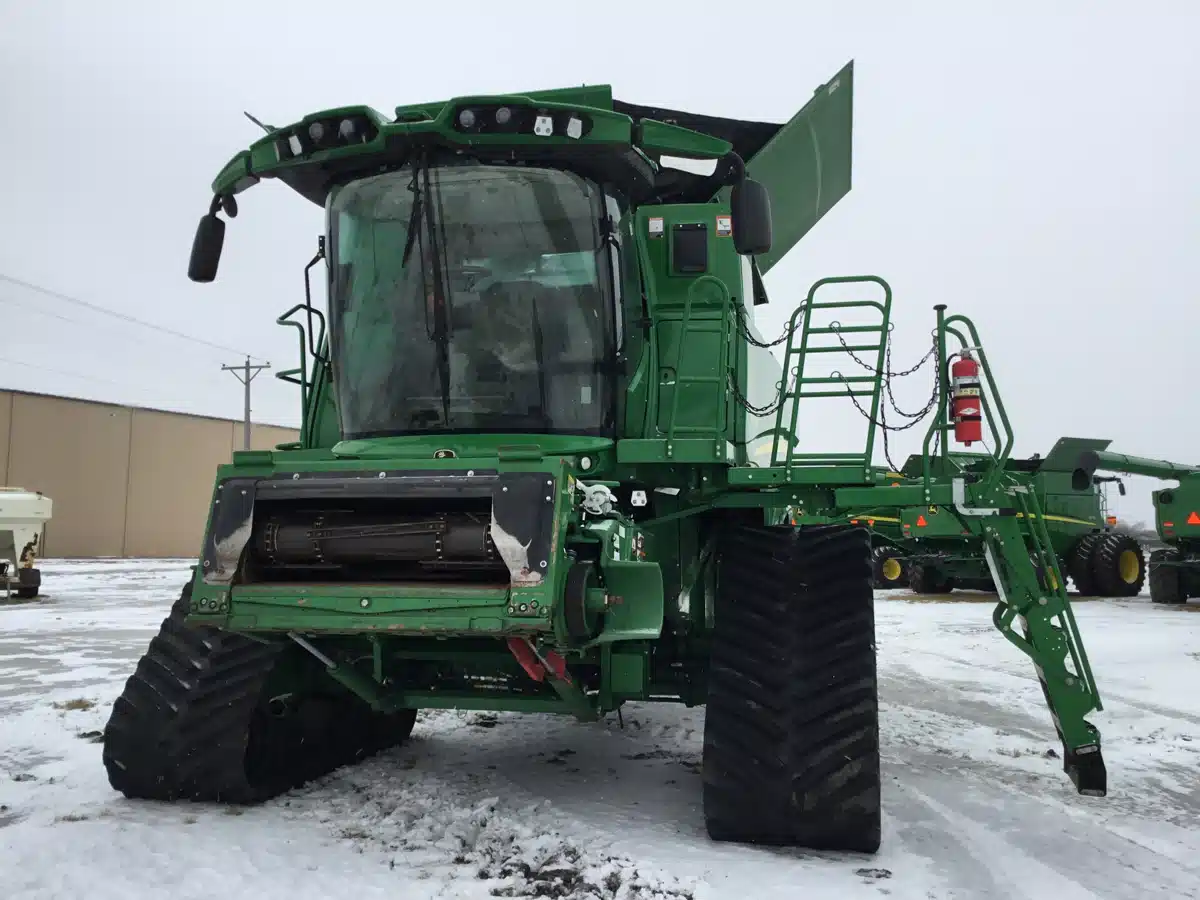 Gallery image 2 for 2023 John Deere S780 Combine