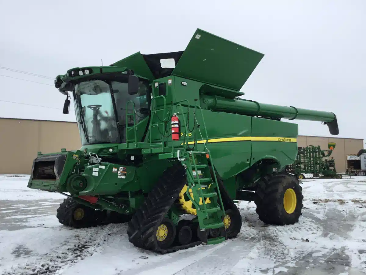 Gallery image 1 for 2023 John Deere S780 Combine
