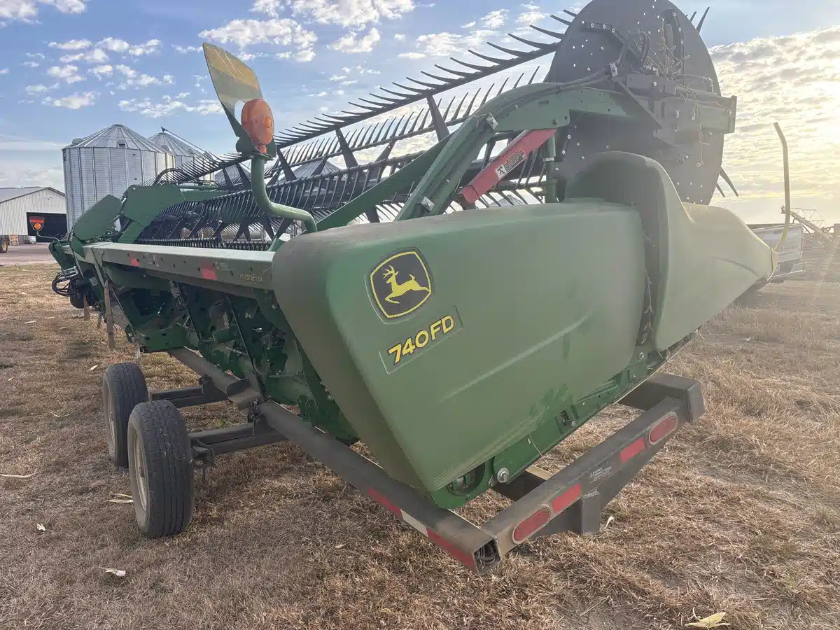 Gallery image 2 for 2020 John Deere 740FD Header - Draper