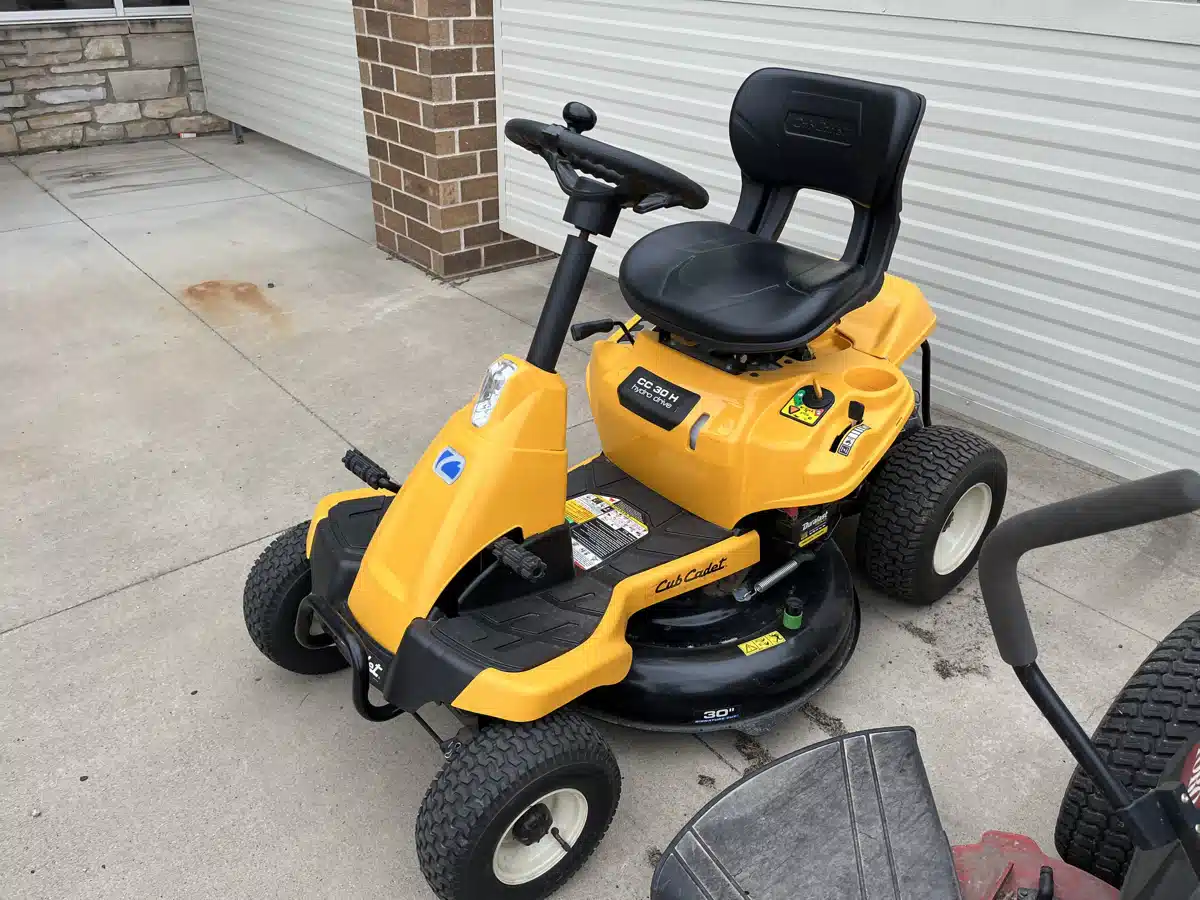 Gallery image 1 for 2022 Cub Cadet CC30 H Lawn Tractor