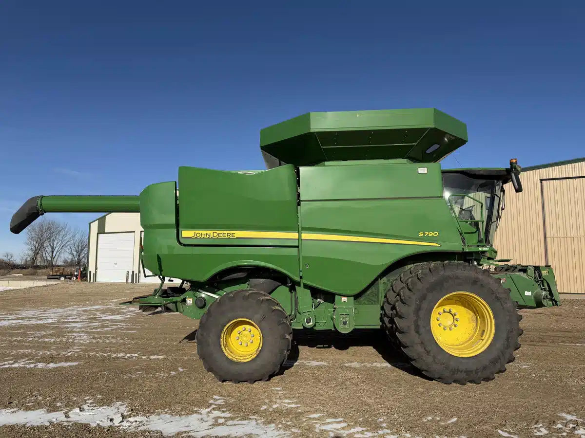 Gallery image 2 for 2018 John Deere S790 Combine