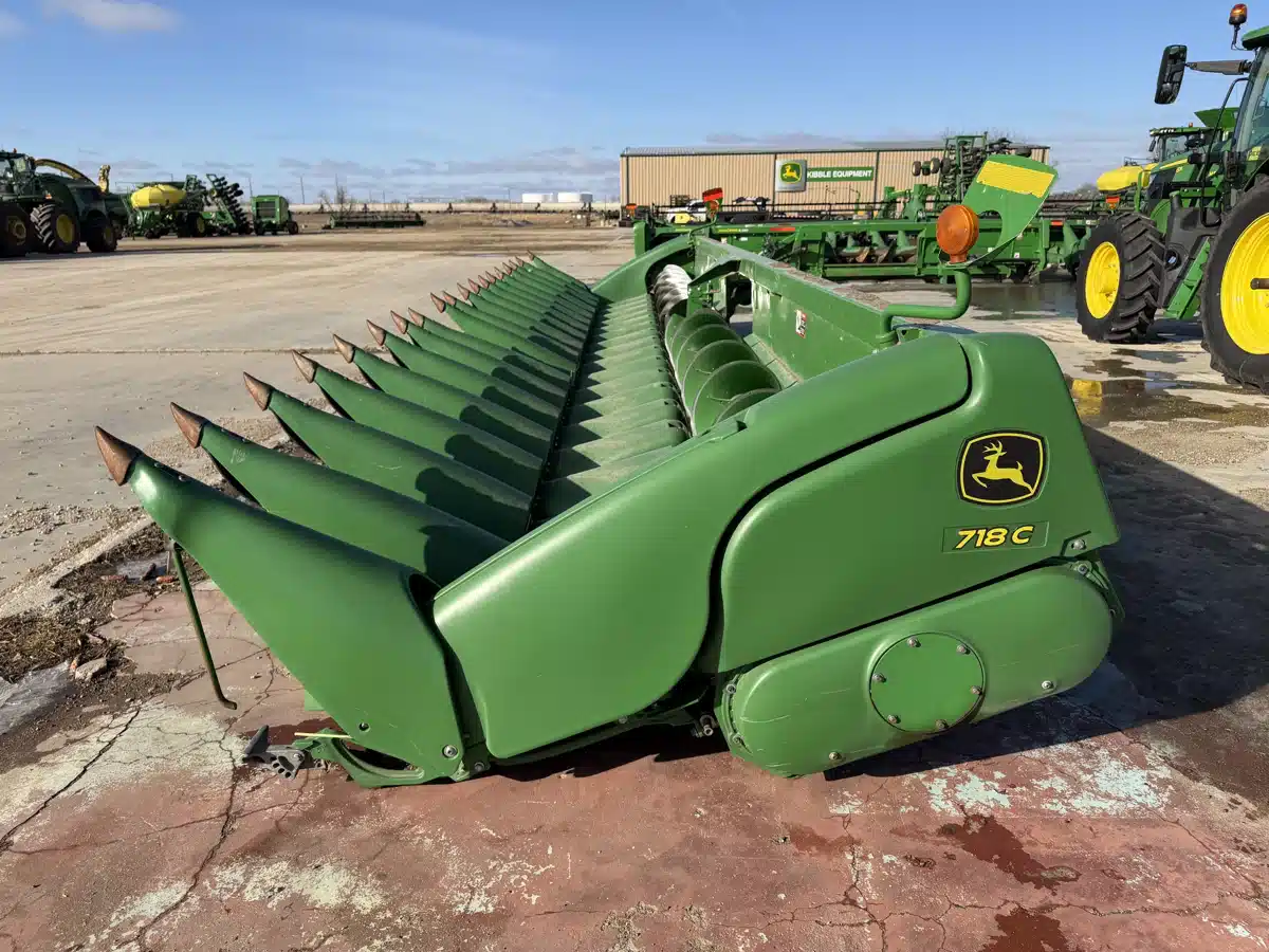 Gallery image 2 for 2019 John Deere 718C Header - Row Crop
