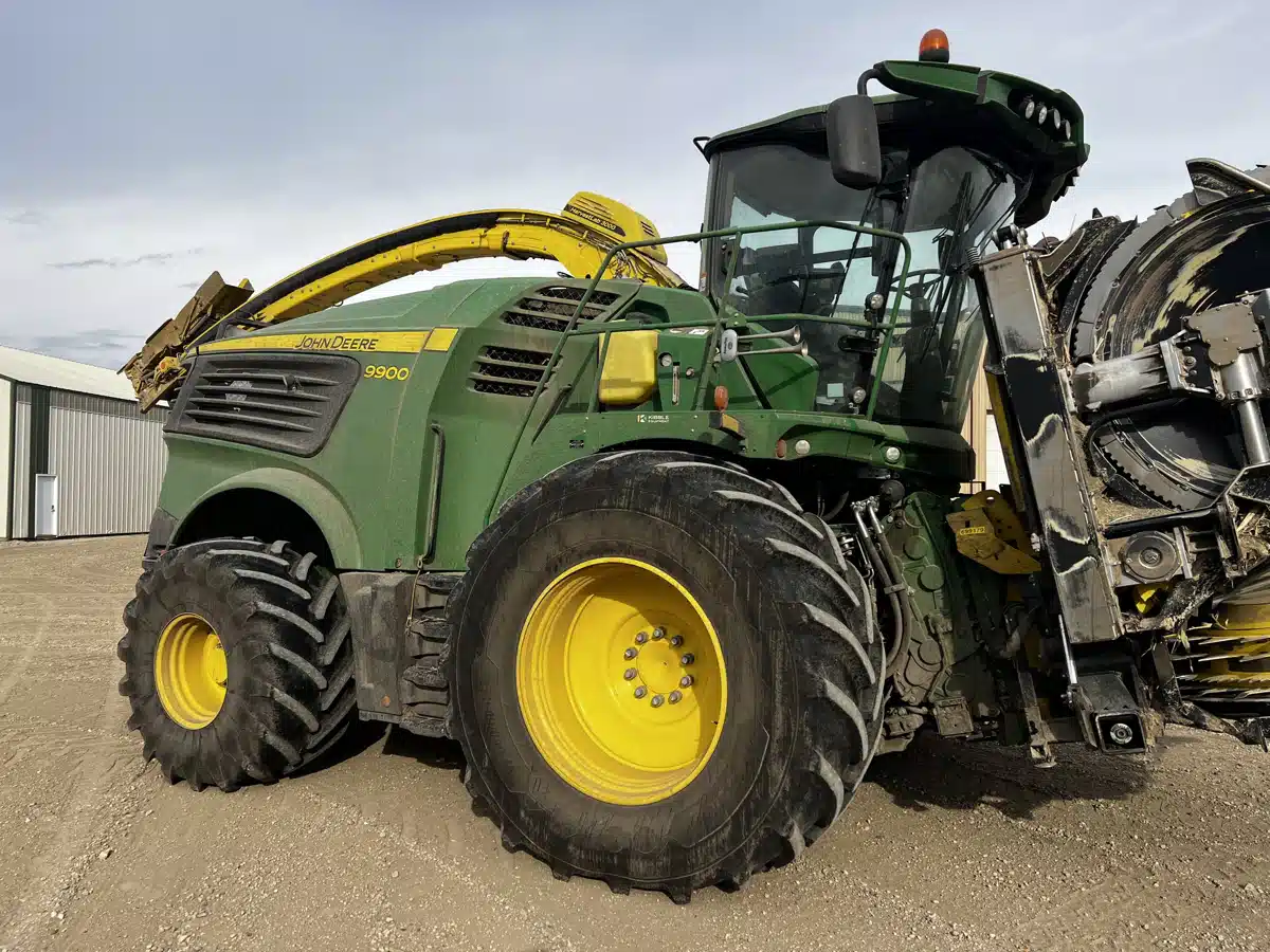 Gallery image 1 for 2023 John Deere 9900 Forage Harvester