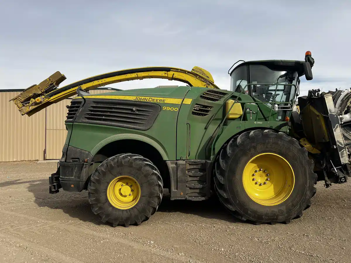 Gallery image 2 for 2023 John Deere 9900 Forage Harvester
