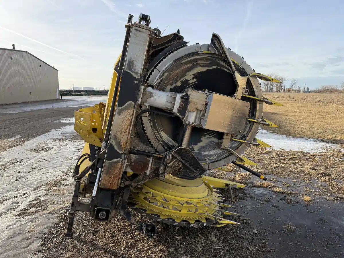 Gallery image 2 for 2022 John Deere 772 Header - Rotary