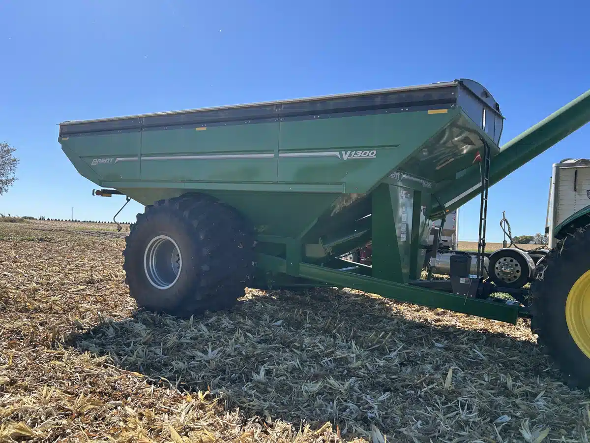 Gallery image 1 for 2024 Unverferth V1300 Grain Cart