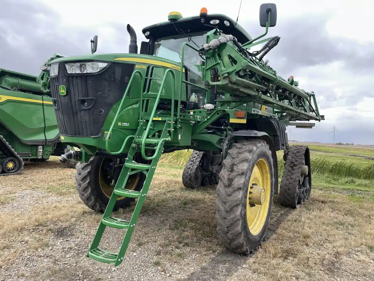 Gallery image 1 for 2017 John Deere R4038 Sprayer - Self Propelled