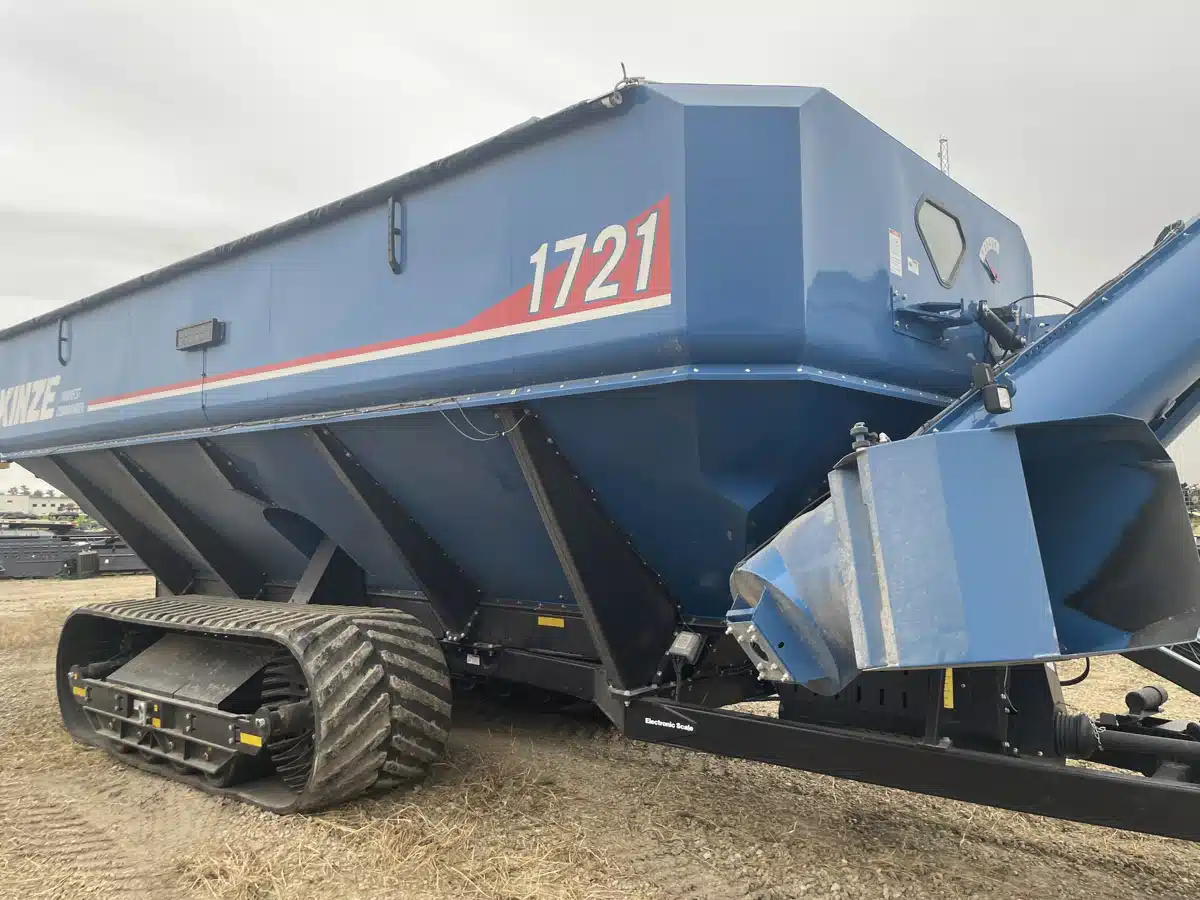 Gallery image 1 for 2023 Kinze 1721 Grain Cart
