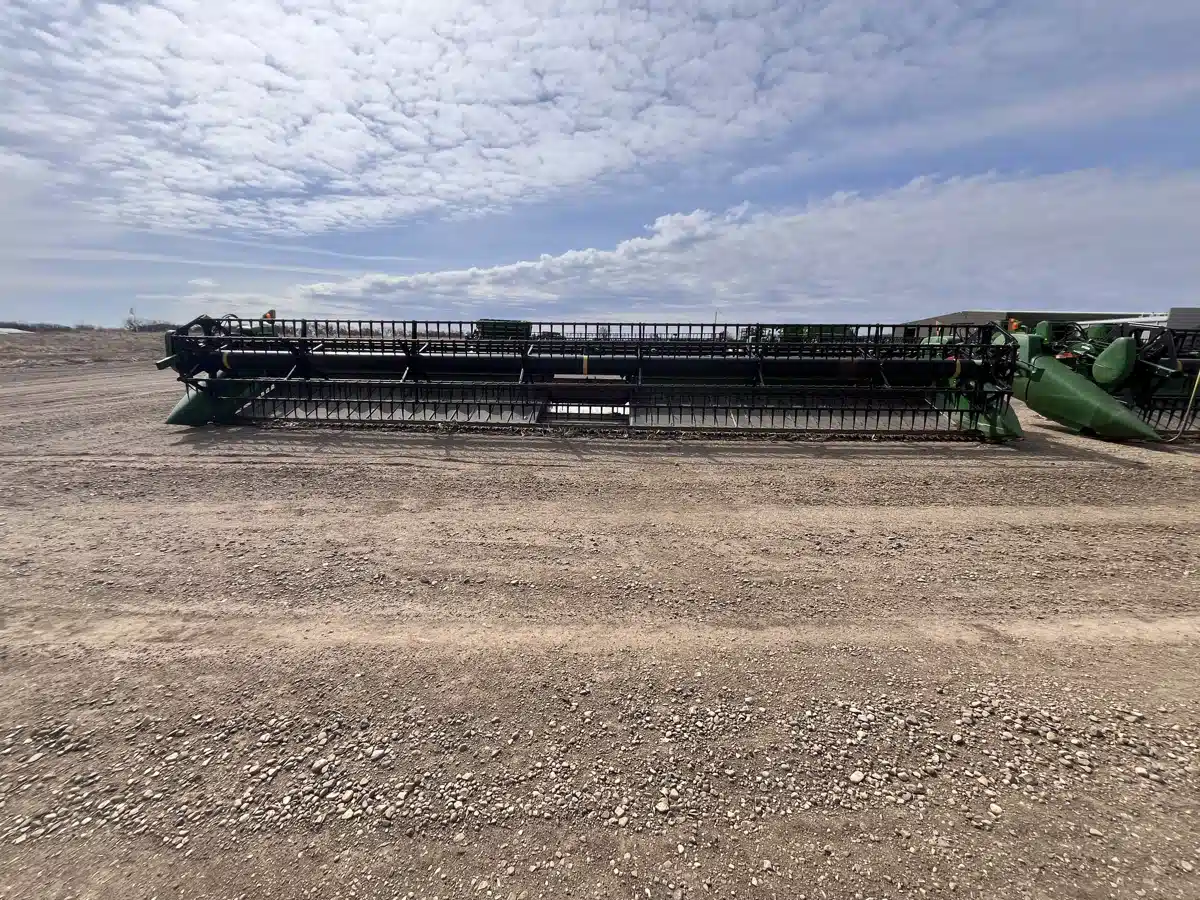 Gallery image 2 for 2019 John Deere 735FD Header - Draper